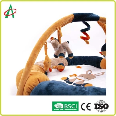 小型Plush動物のおもちゃが付いているアゾの自由なボアの生地の赤ん坊の体育館の演劇のマット